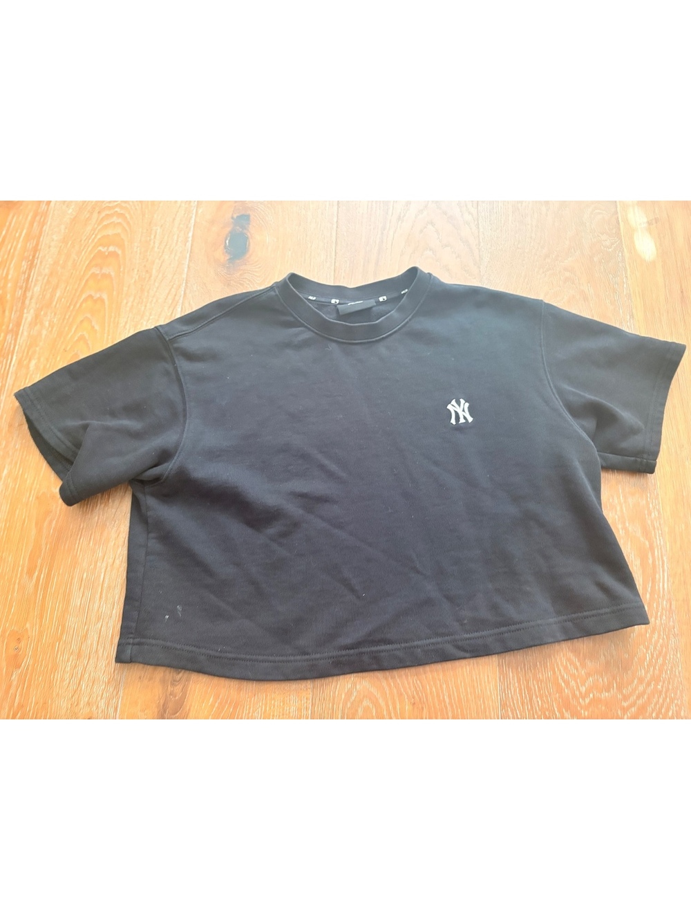MLB Black Cropped T-Shirt NY Logo Casual Athleisure Small